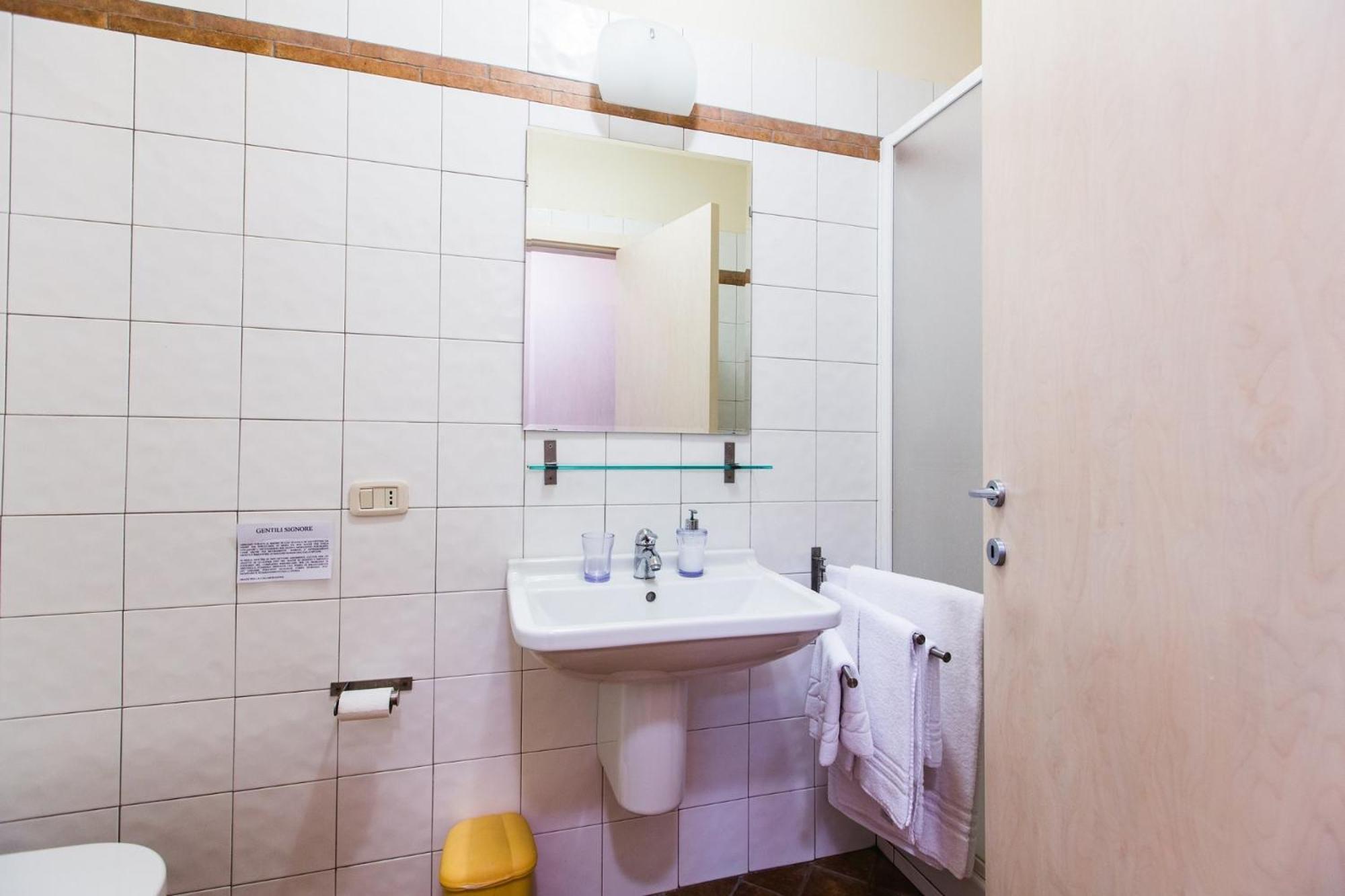 Appartamenti E Affittacamere Le Due Ruote Alberese Room photo