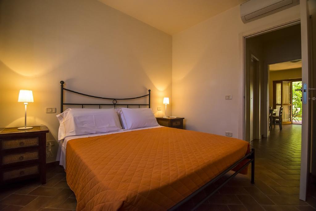 Appartamenti E Affittacamere Le Due Ruote Alberese Exterior photo